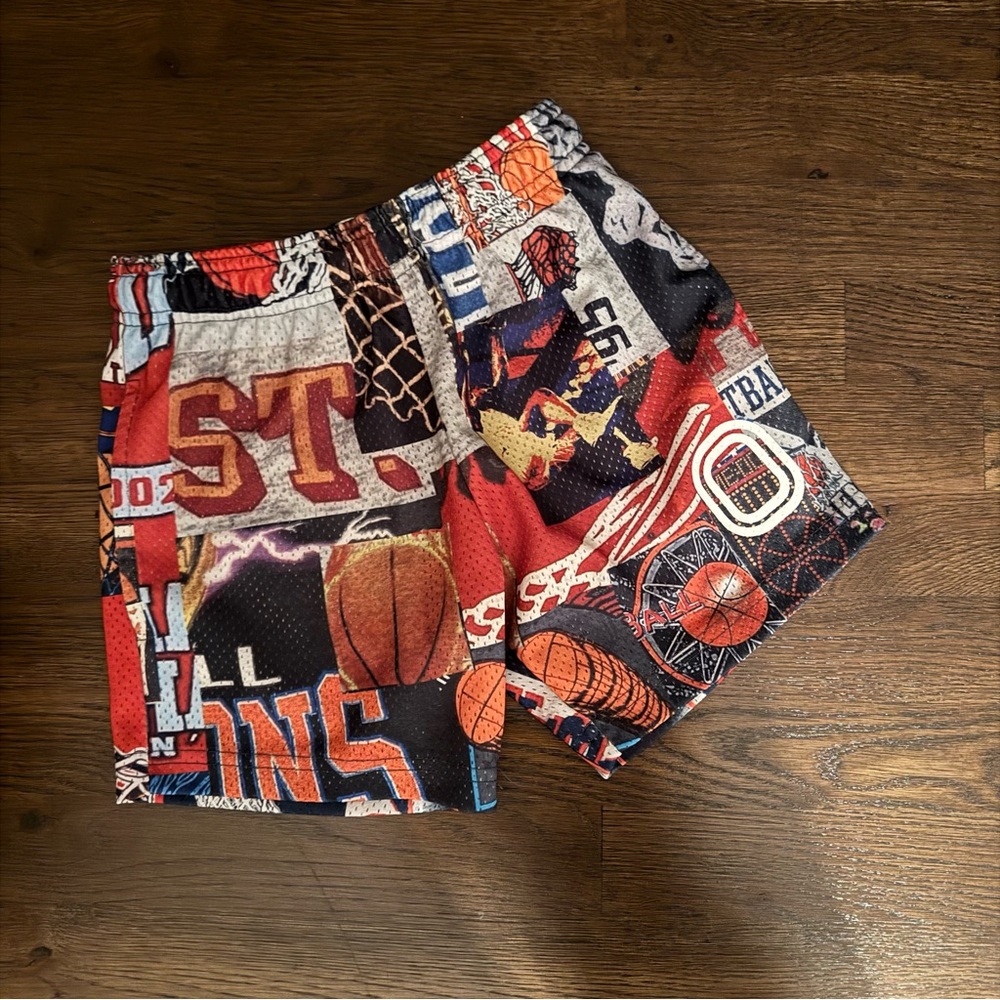 OVERTIME KIDS SHORTS - Small- worn once. Graphic Basketball Print Shorts